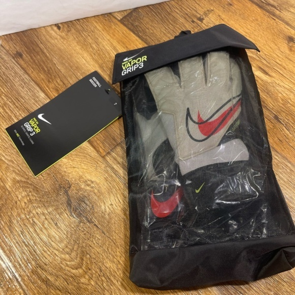 Nike Vapor Grip 3 Goalkeeper Gloves Muliticolor CN5650-101 Size 7 New $130 - Picture 1 of 6